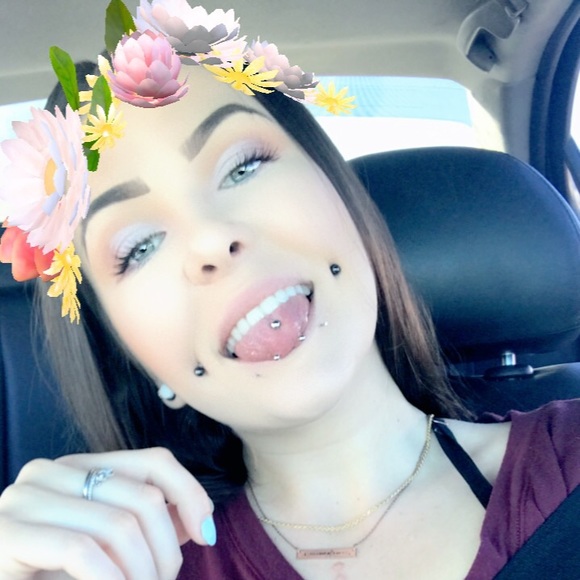 Meet your Posher, Taylor - Picture 1 of 2